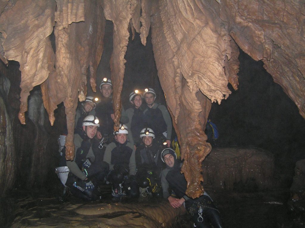 Espeleobarranquismo en las cuevas de valporquero